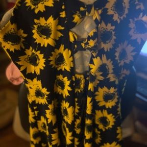 Cute sunflower dress. fits like a 12. Knee length. 3 cute bows in back.